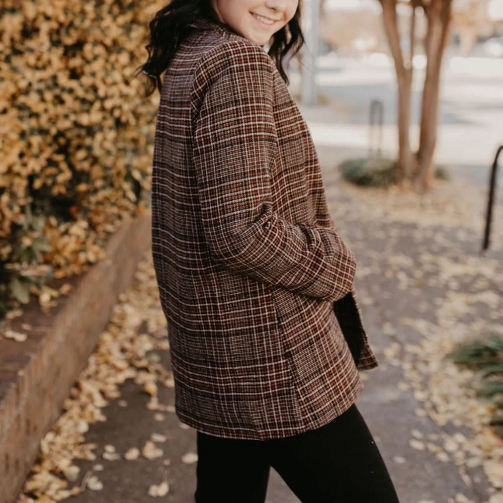 PEACH LOVE CALIFORNIA Vintage Chic Plaid Oversized Blazer - Picture 9 of 12